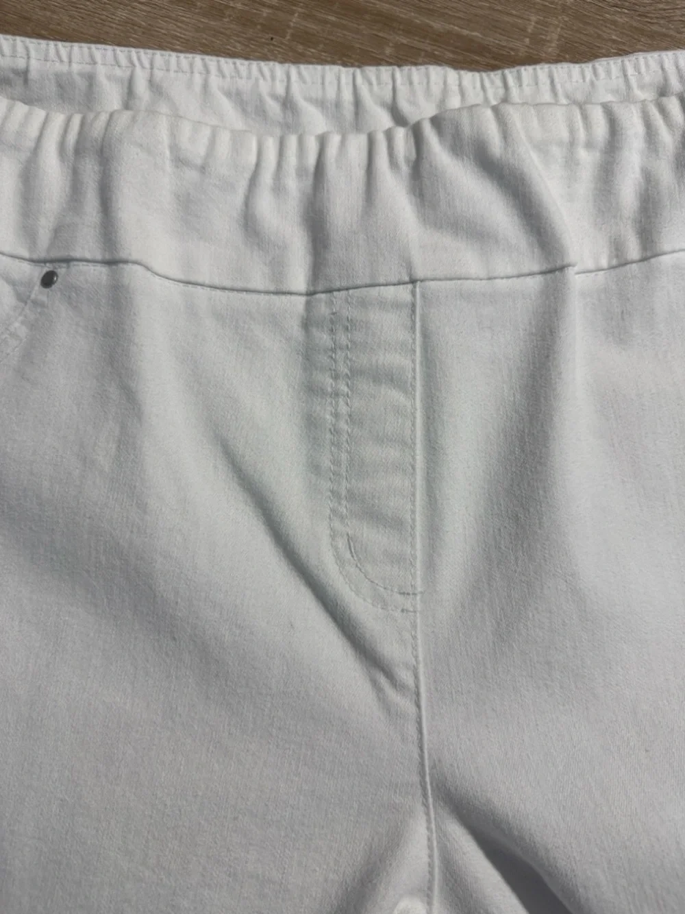 Plus Size 18 Ruby Rd. White Capri Jeans with Embroidered Eyelets Bottom Hem